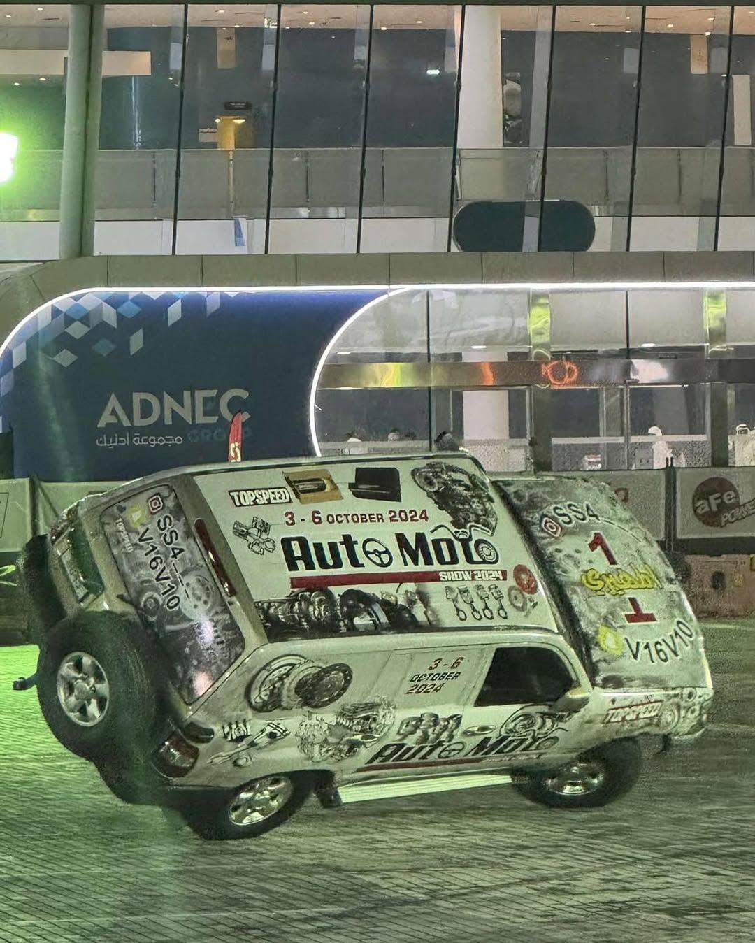 Toyota Land Cruiser LC 100 show run in front of a grandstand crowd